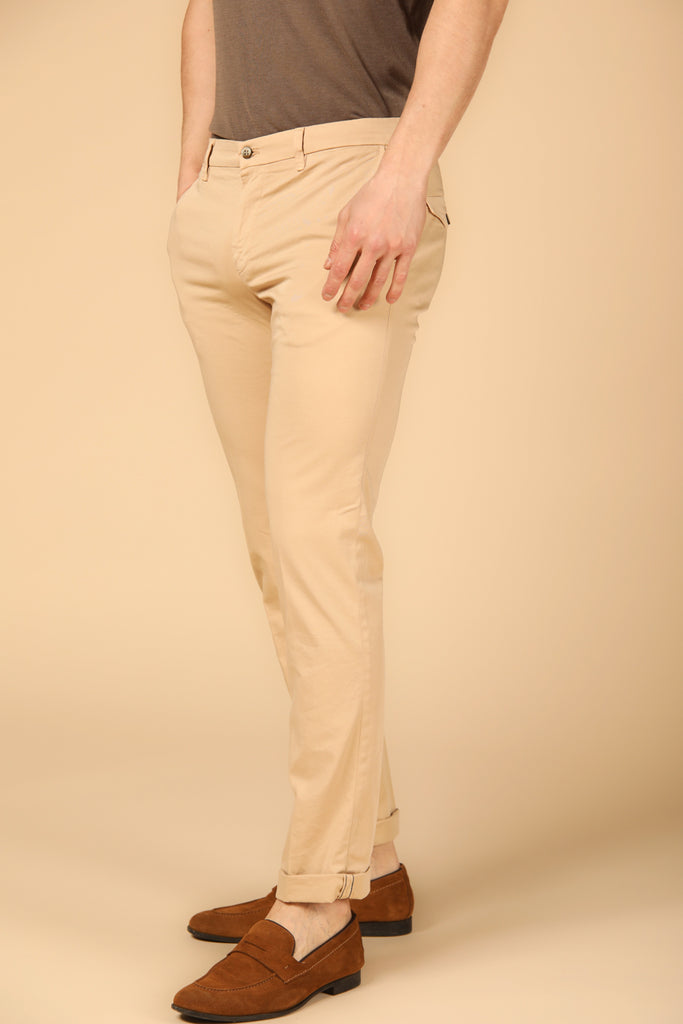 Image 2 of men's New York City model chino pants in dark khaki, regular fit by Mason's