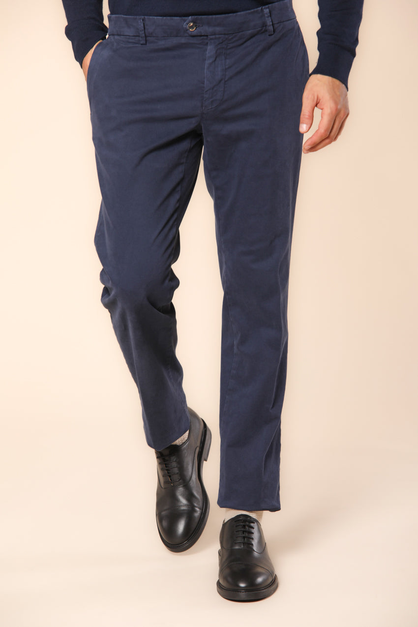 New York Times men's chino pants in gabardine with tailoring details regular fit