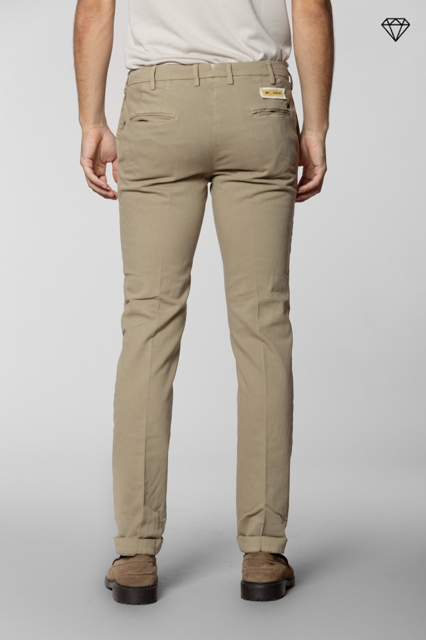 New York Sartoriale Herren Chinohose maßgeschneidert aus Baumwolle und Wolle Regular Fit ①