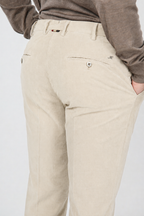 New York Chinohose für Herren aus stretchigem 2000-Rippen-Samt mit regular fit ①
