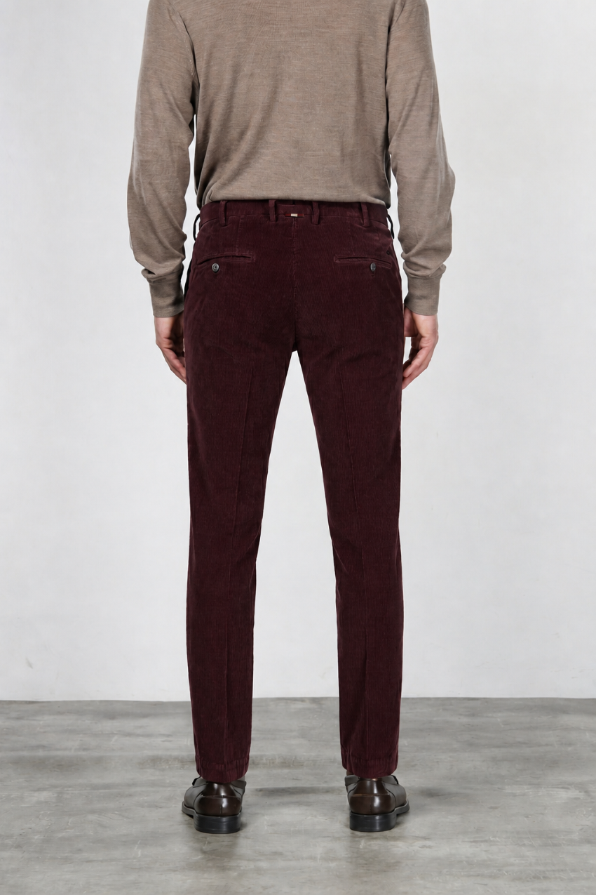 New York Chinohose für Herren aus stretchigem 2000-Rippen-Samt mit regular fit ①
