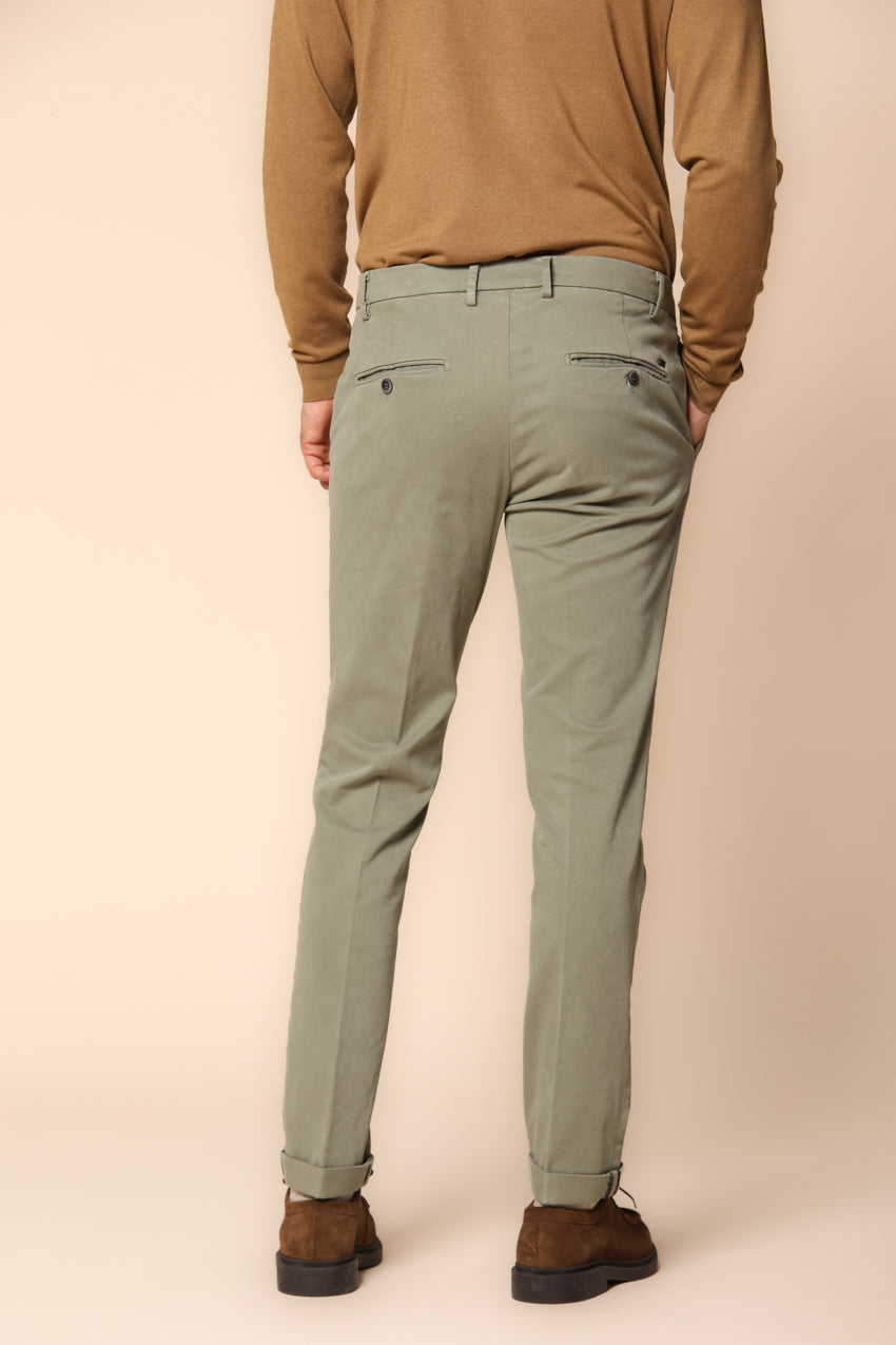 Milano pantalon chino homme  en gabardine stretch coupe extra slim  ①