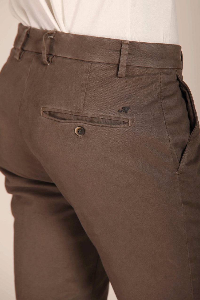 immagine 4 di pantalone chino uomo modello Milano Style, di colore cacao, fit extra slim di Mason's