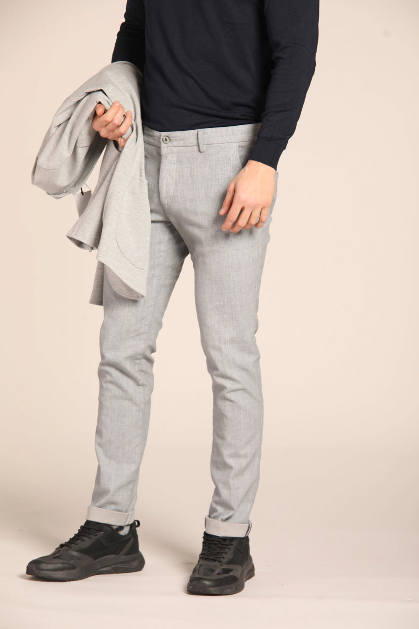 immagine 2 di pantalone chino uomo modello Milano Style, con stampa galles , di colore grigio, extra slim fit di Mason's