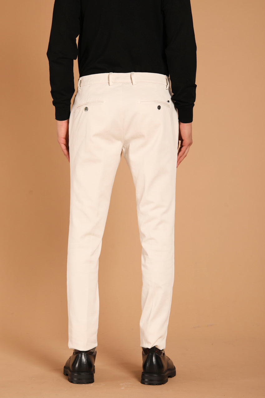 immagine 5 di pantalone chino uomo modello Milano Style di colore bianco, fit extra slim di mason's