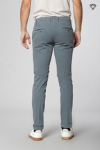 Milano pantalone chino uomo in gabardina stretch extra slim fit ①