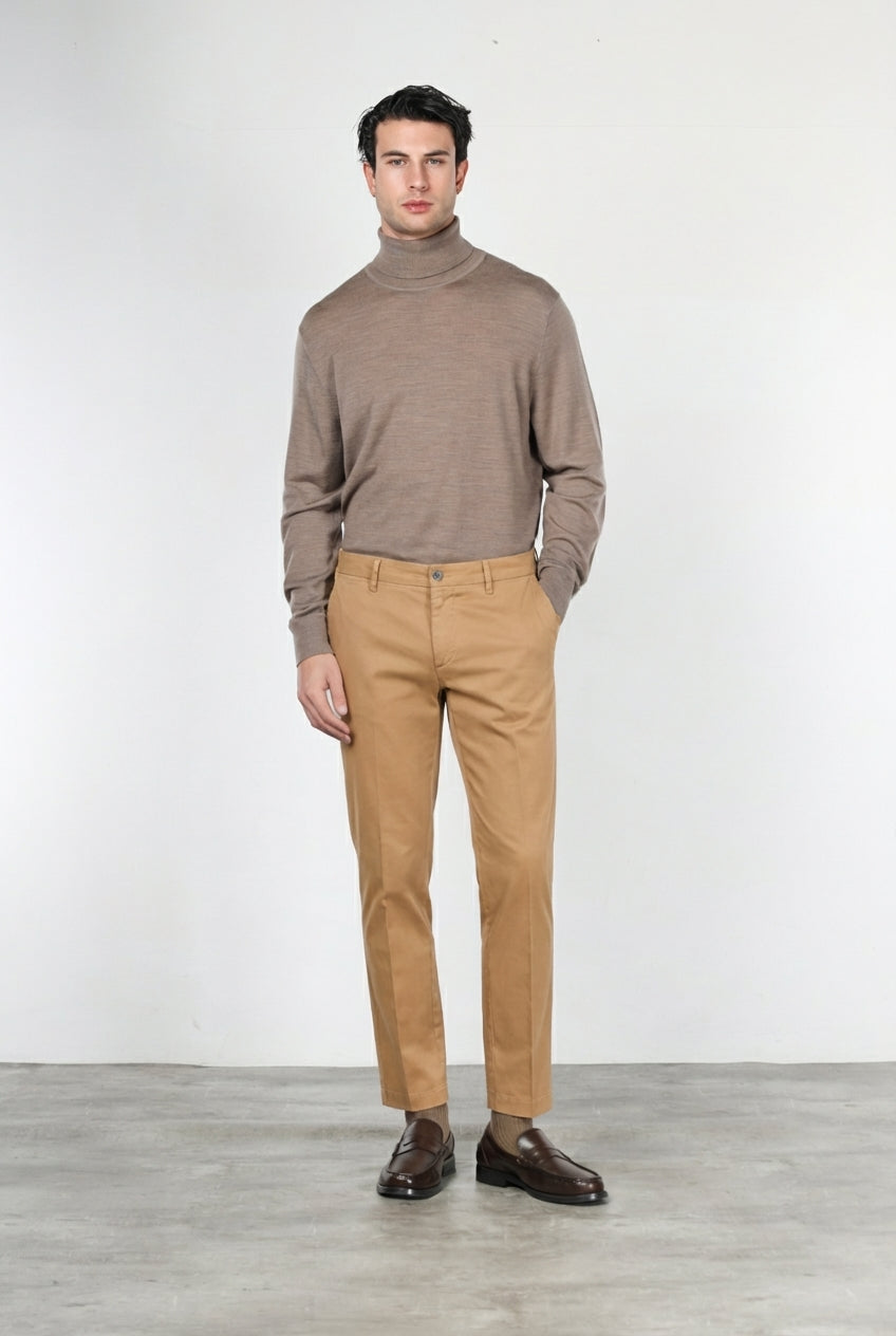 Milano Chinohose für Herren aus Stretch-Gabardine mit extra slim fit ①
