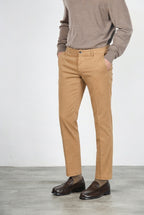 Milano Chinohose für Herren aus Stretch-Gabardine mit extra slim fit ①
