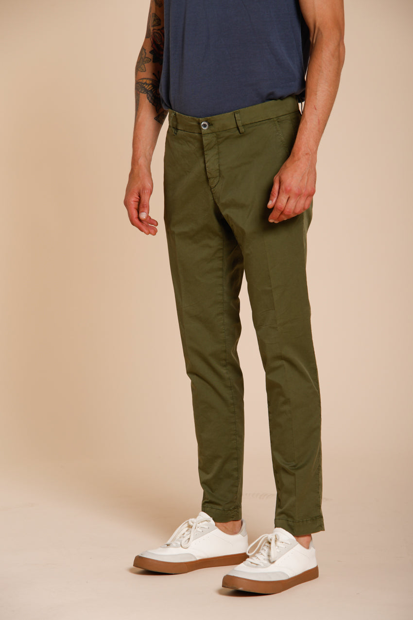 Milano pantalone chino uomo in gabardina stretch extra slim fit ①