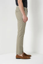 Milano pantalon chino homme en gabardine stretch extra slim fit ①
