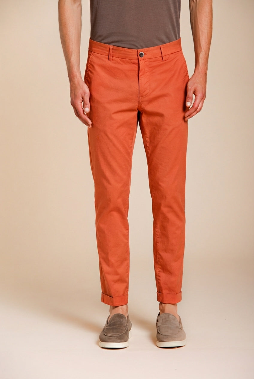 Milano pantalone chino uomo in gabardina stretch extra slim fit ①