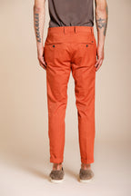 Milano pantalone chino uomo in gabardina stretch extra slim fit ①