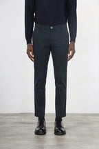 Milano Chinohose Herren in Stretch-Gabardine, Extra Slim Fit ①
