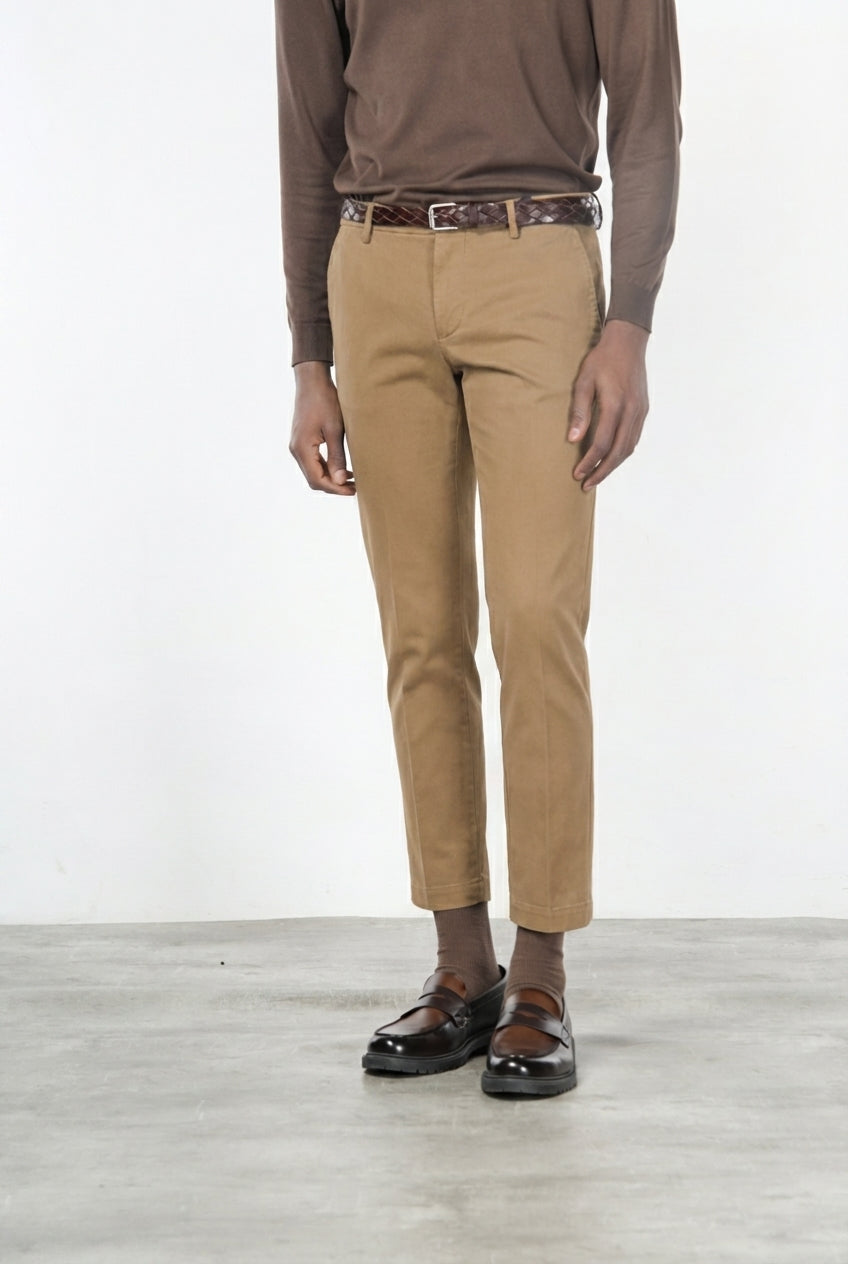 Milano pantalone chino uomo in gabardina stretch extra slim fit ①