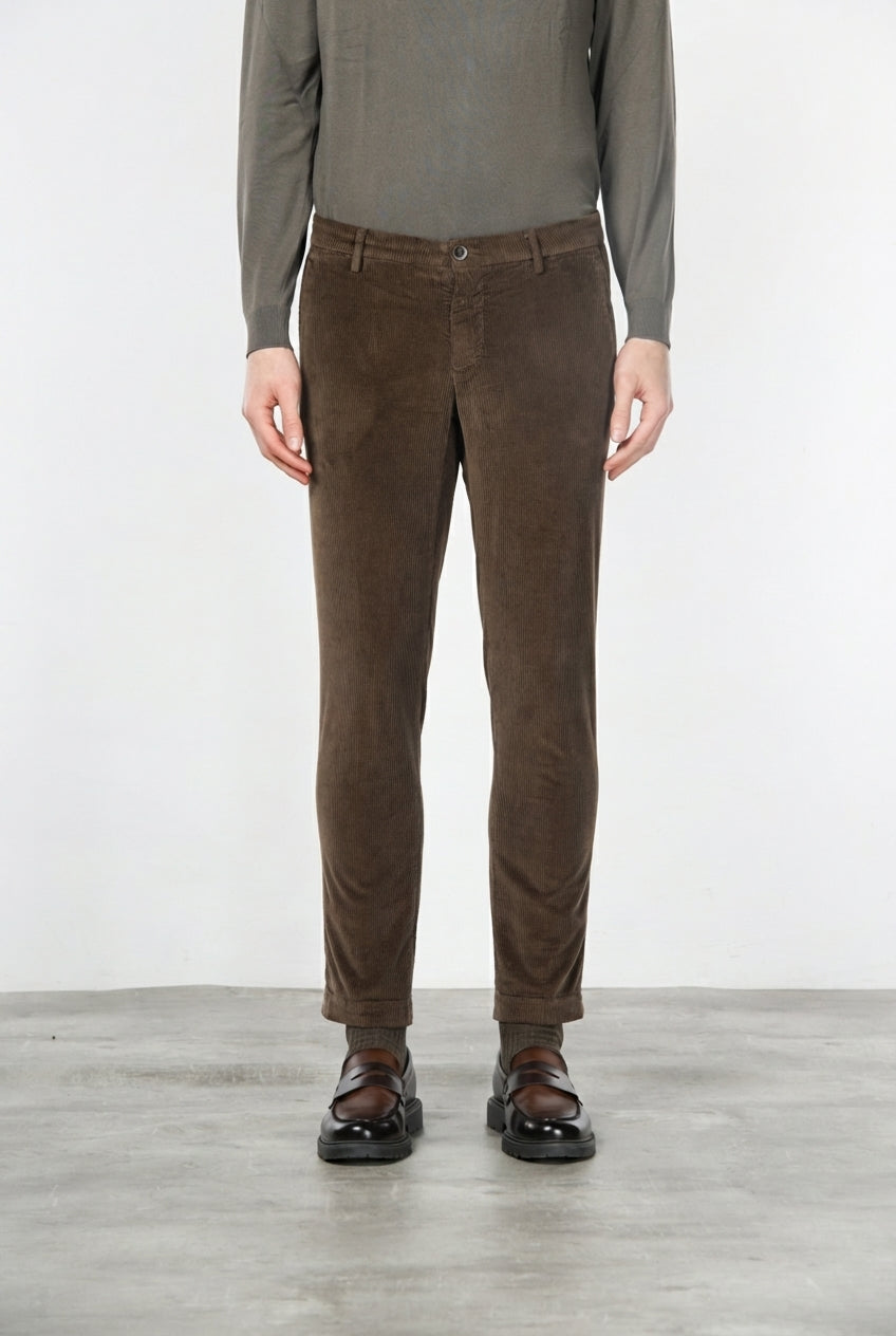 Milano men’s chino pants in 500-wale corduroy, extra slim fit ①