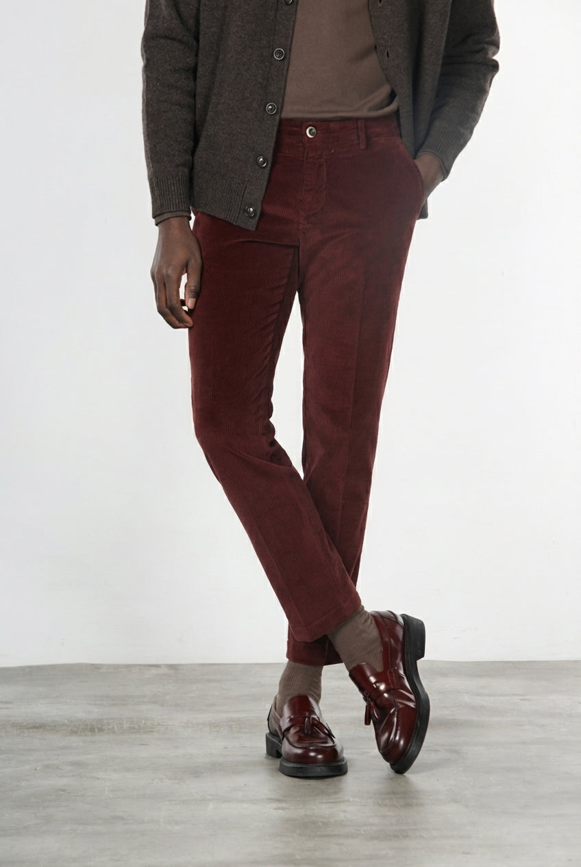 Milano Chinohose für Herren aus 500-Rippen-Samt mit extra slim fit ①
