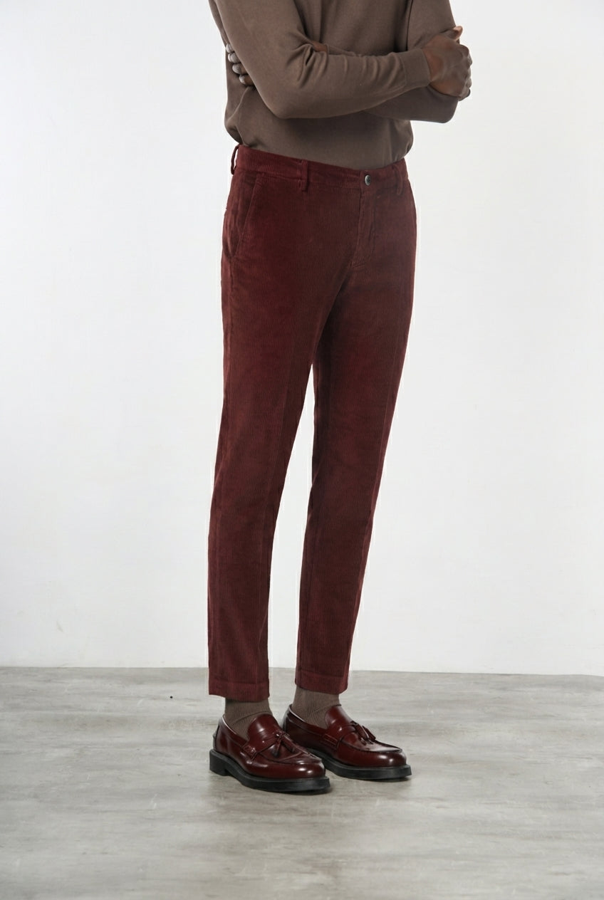 Milano Chinohose für Herren aus 500-Rippen-Samt mit extra slim fit ①
