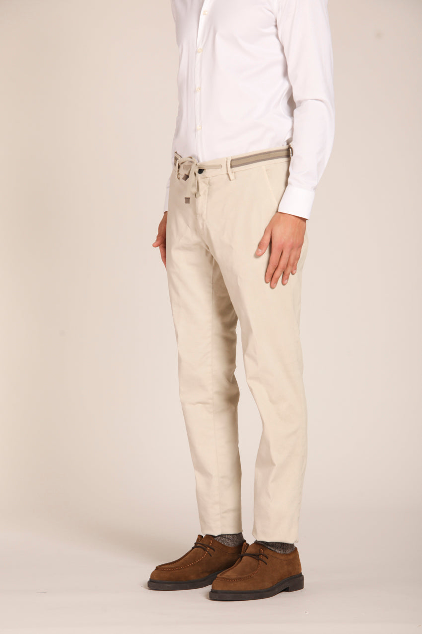 immagine 3 di pantalone chino uomo modello Milano Flex di colore ghiaccio, fit extra slim di Mason's