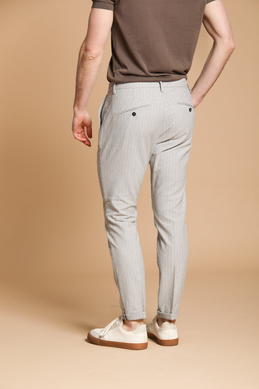 Osaka pantalon chino homme à rayures fines carrot fit