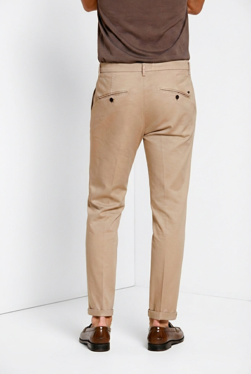 Osaka pantalone chino uomo in tricotina fine di cotone e lyocell carrot fit