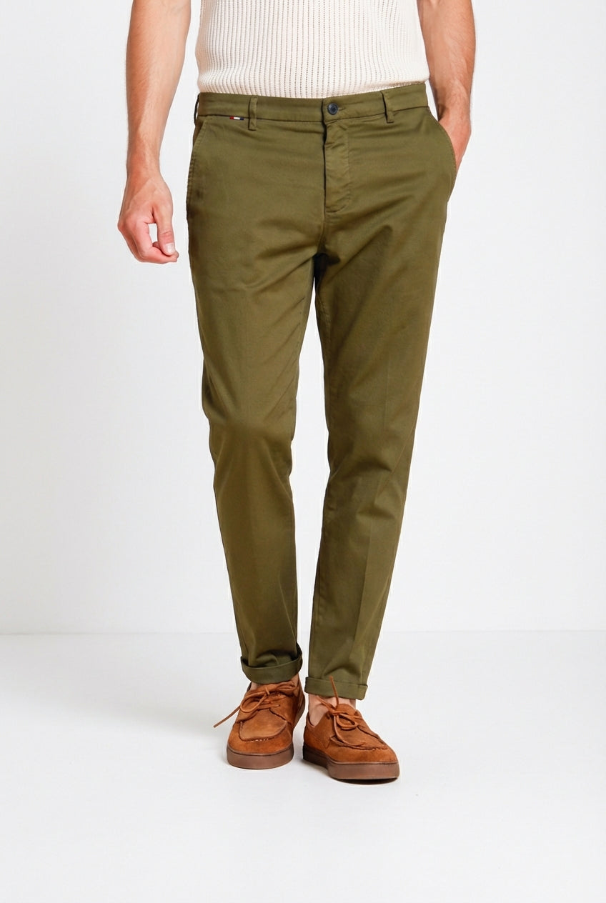 Osaka pantalone chino uomo in tricotina fine di cotone e lyocell carrot fit