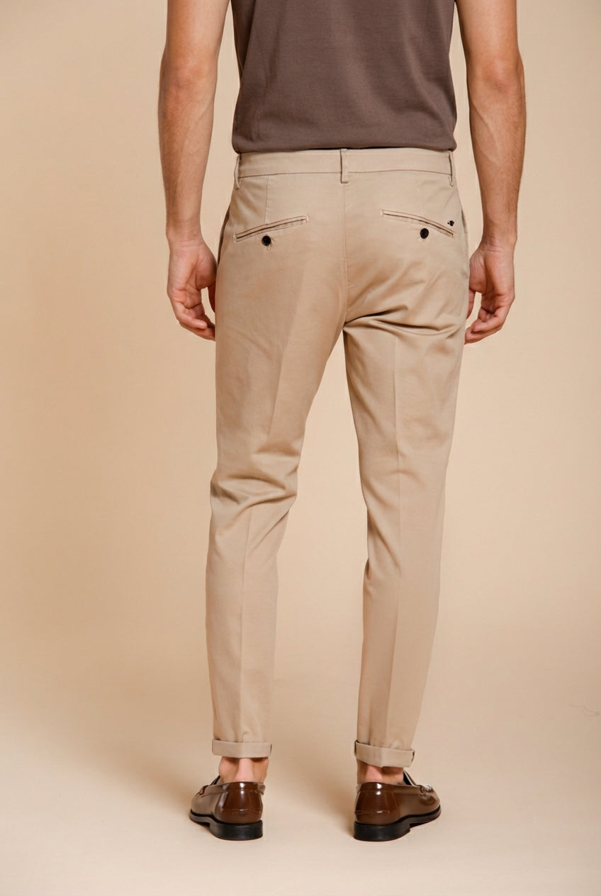 Osaka pantalone chino uomo in tricotina fine di cotone e lyocell carrot fit