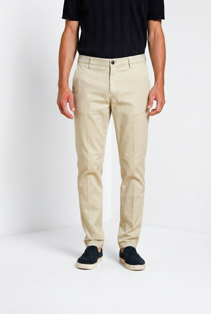 Osaka pantalone chino uomo in tricotina fine di cotone e lyocell carrot fit