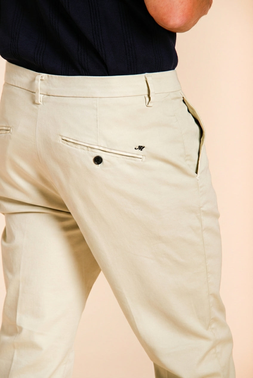 Osaka pantalone chino uomo in tricotina fine di cotone e lyocell carrot fit