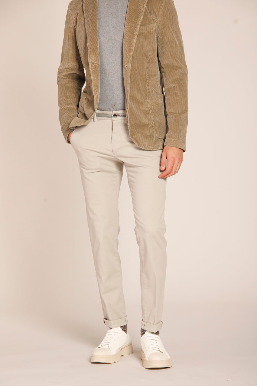 immagine 2 di pantalone chino uomo modello Torino Elegance, di colore grigio, fit slim di Mason's