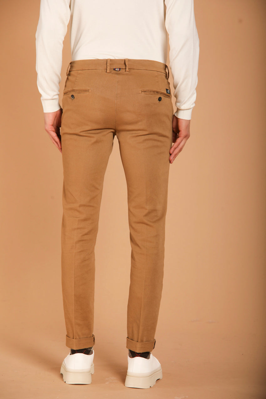 immagine 4 di pantalone chino uomo modello Torino Style in gabardina, di colore biscotto, slim fit di Mason's