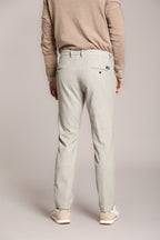 Foto 5 Torino pantalone chino uomo in fustagno con stampa galles slim fit