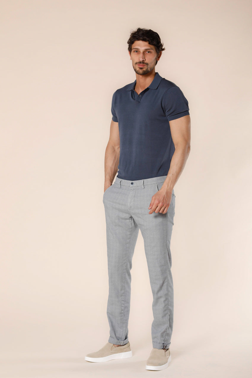 Image 2 du pantalon chino homme en coton gris clair avec motif Prince de Galles modéle Torino Style par Mason's