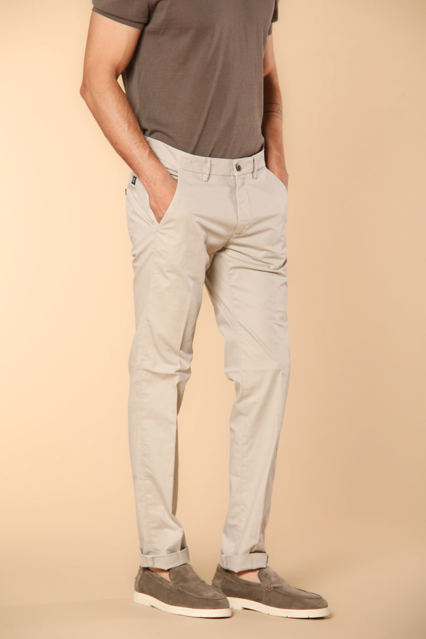 Torino pantalon chino homme en fine tricotine de coton et lyocell coupe Slim ①