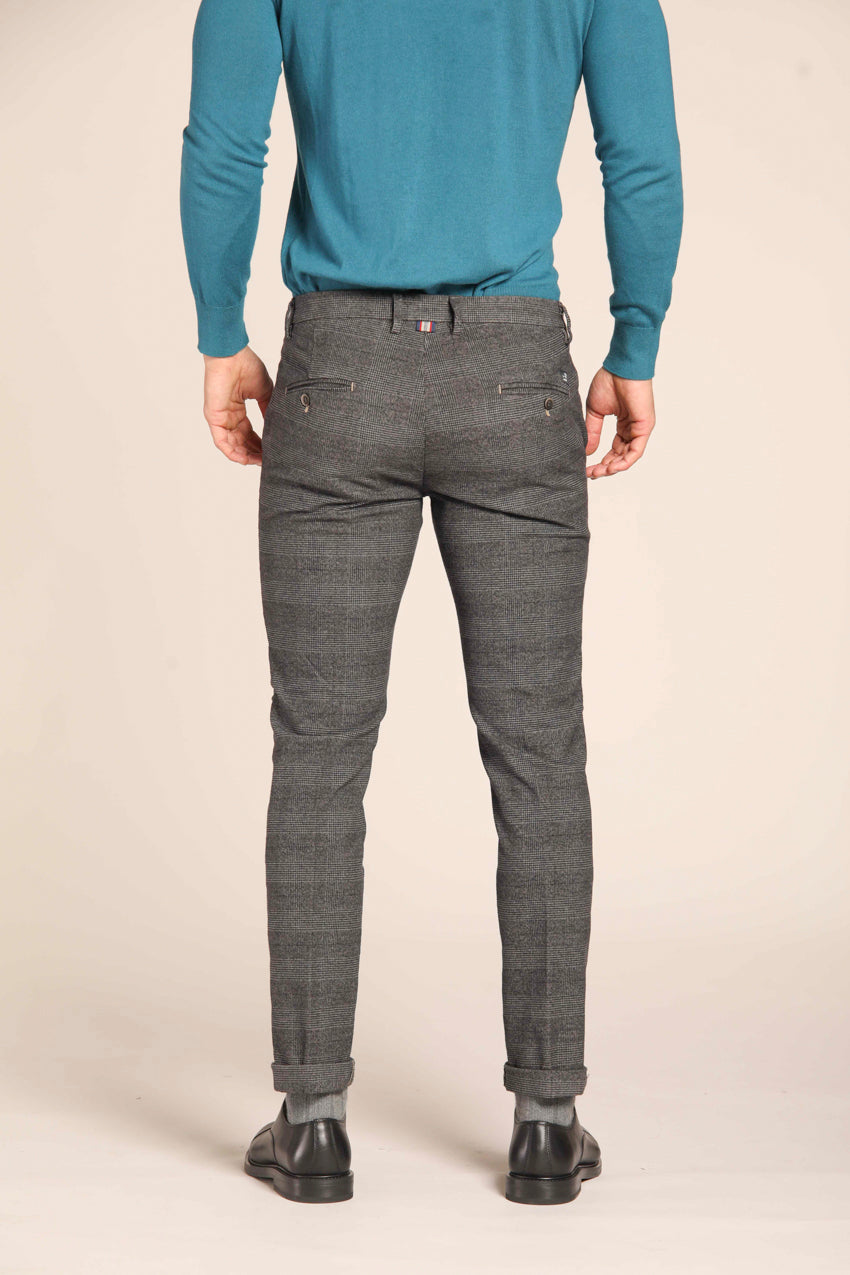 immagine 4 di pantalone chino uomo modello Torino Style con pattern galles sfumato, di colore kaki, slim fit di Mason's