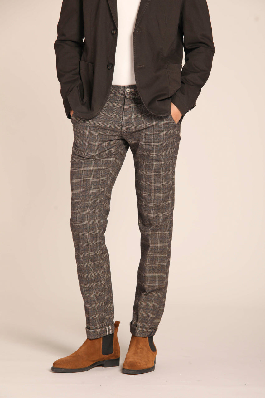 immagine 2 di pantalone chino uomo modello Torino Style, di colore ghiaccio, fit slim di mason's