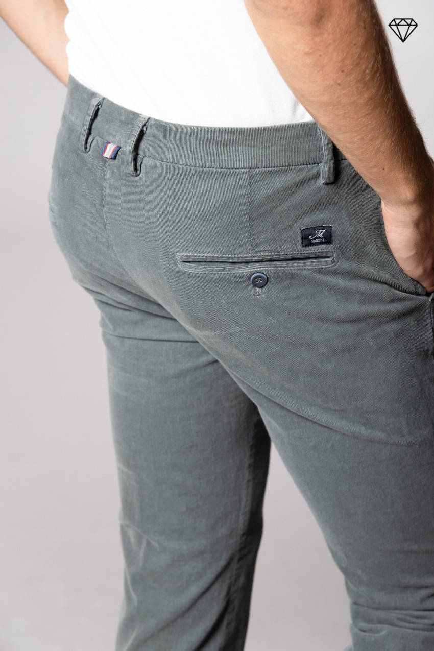 Torino Herren Chinohose aus 1500-Rippen-Samt Slim Fit ①