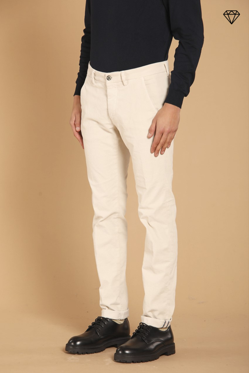 Torino pantalon chino homme en velours 1500 rayé coupe slim  ①.