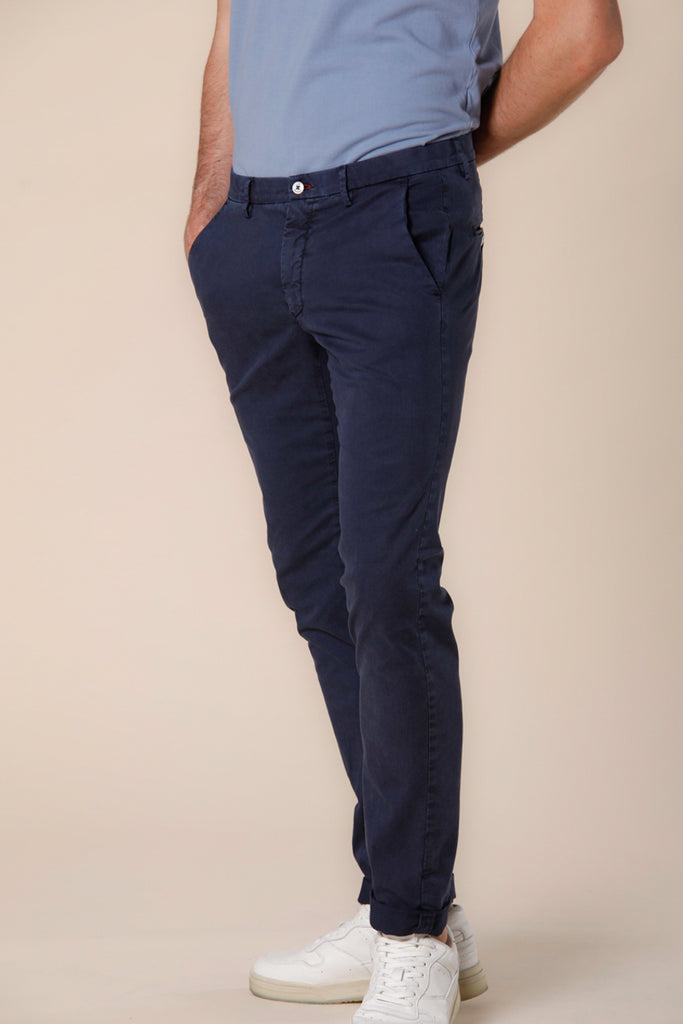 Image 4 of Mason's Torino Summer Color model navy blue cotton twill and tencel men's chino pants