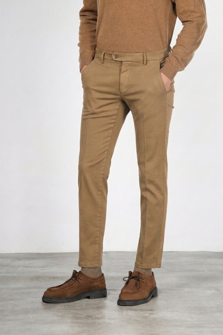Torino Flex men’s chino pants in satin with slim fit ①
