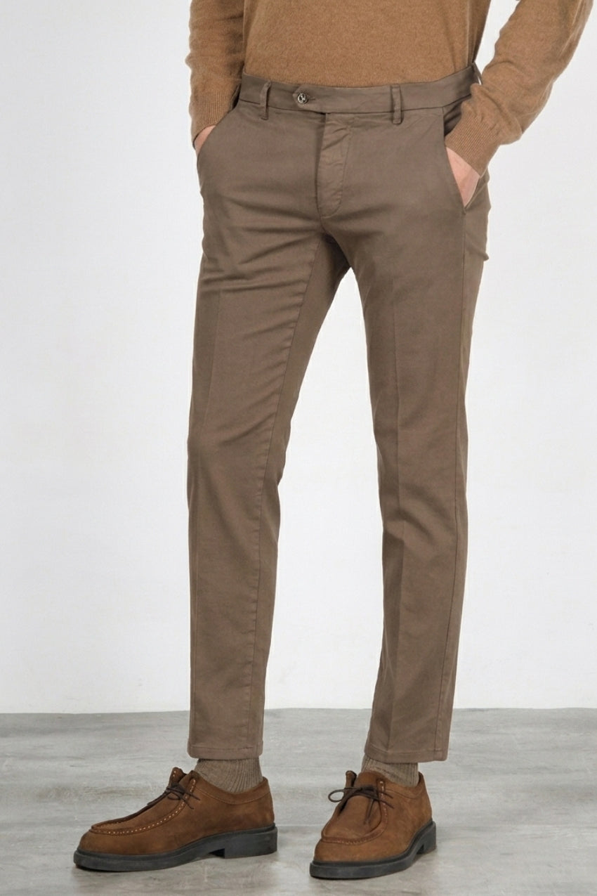Torino Flex men’s chino pants in satin with slim fit ①
