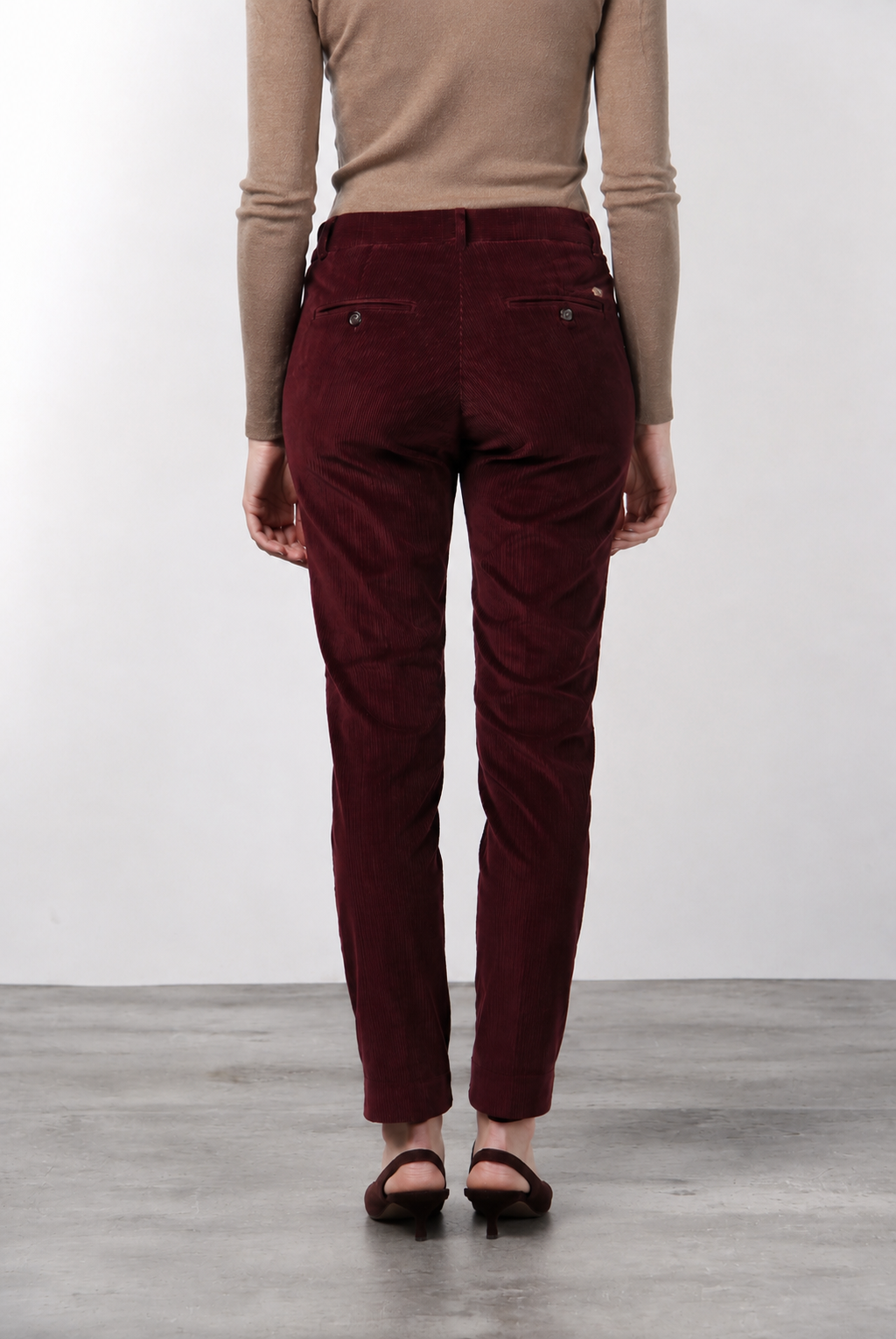New York Slim women’s chino trousers in wide-wale corduroy slim fit ①