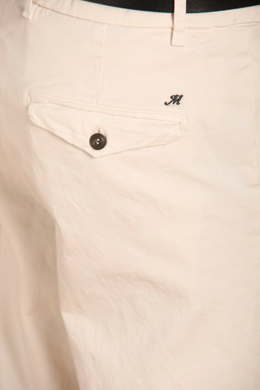 immagine 4 di pantalone chino uomo, modello Chinos 22, di colore bianco, fit relaxed di Mason's