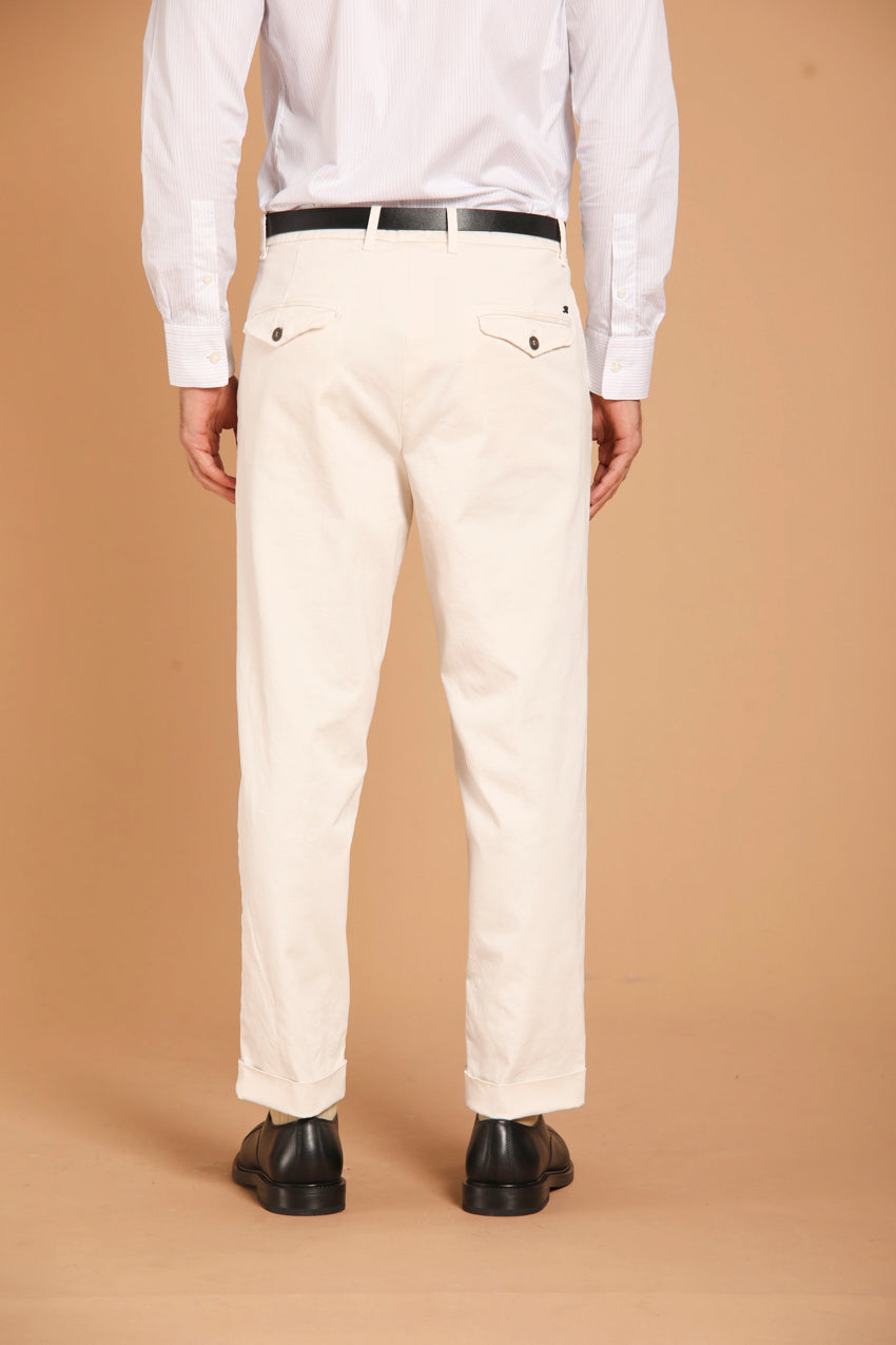immagine 5 di pantalone chino uomo, modello Chinos 22, di colore bianco, fit relaxed di Mason's