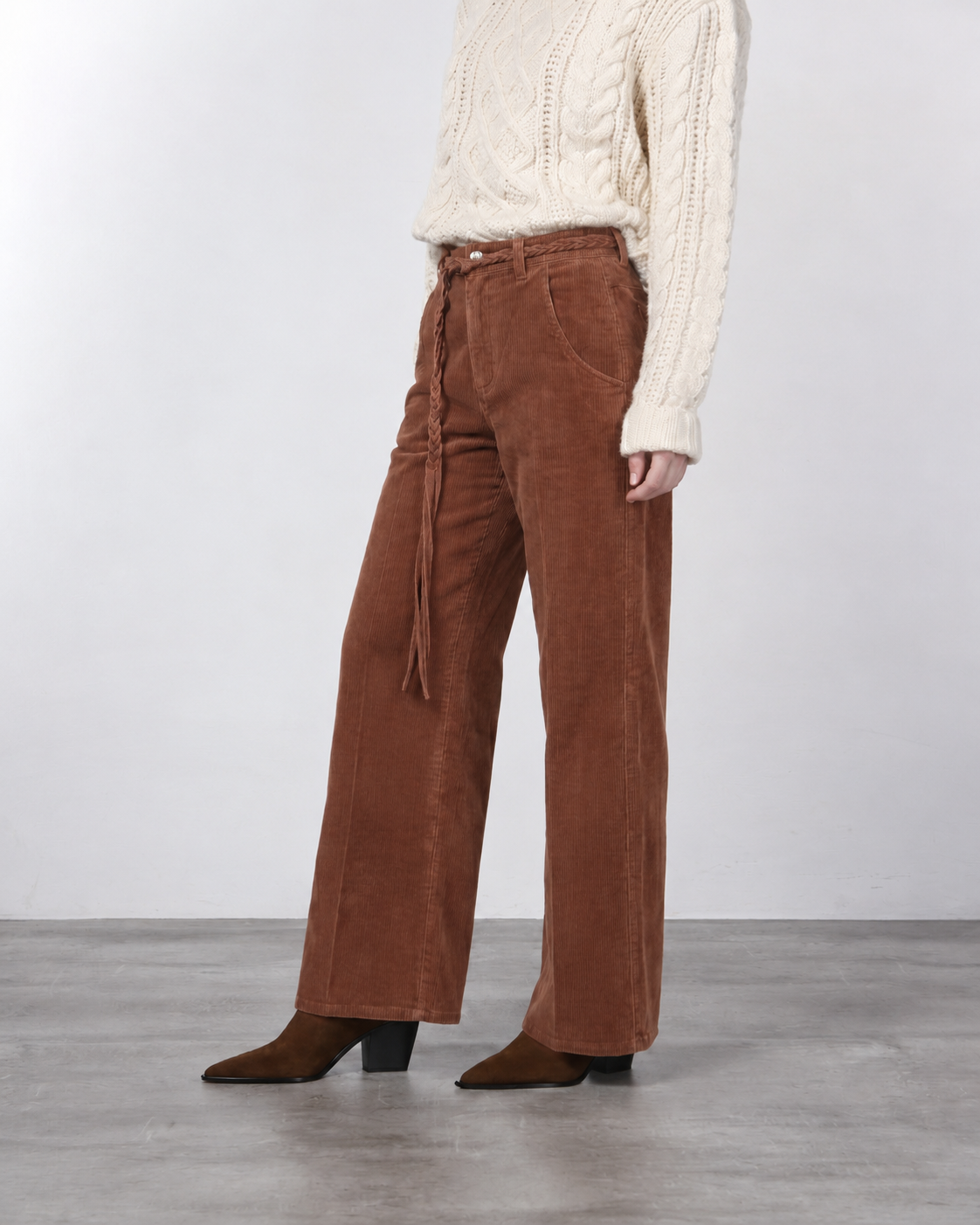 Violette women’s chino pants in twill with balloon fit ①
