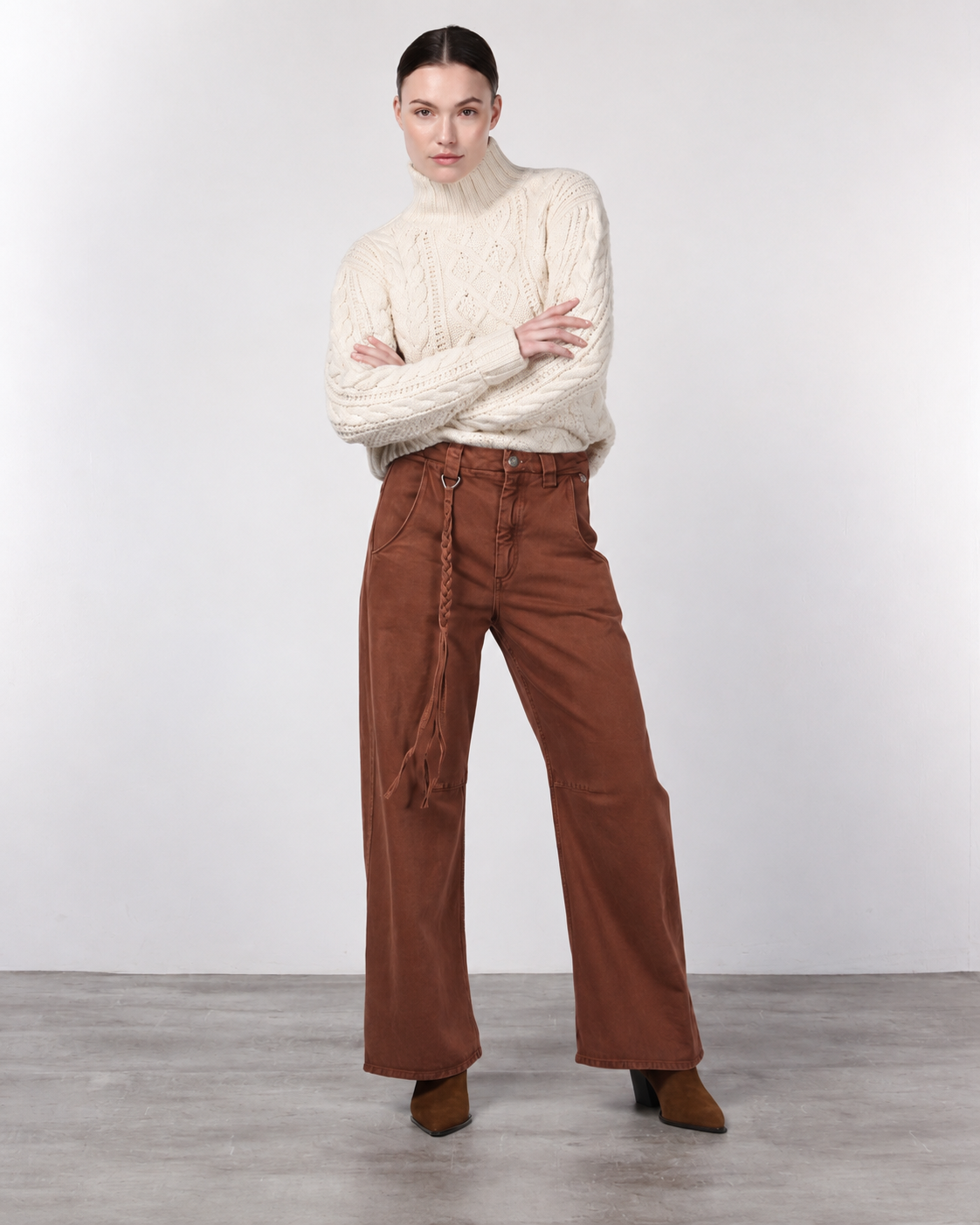 Violette women’s chino pants in twill with balloon fit ①

