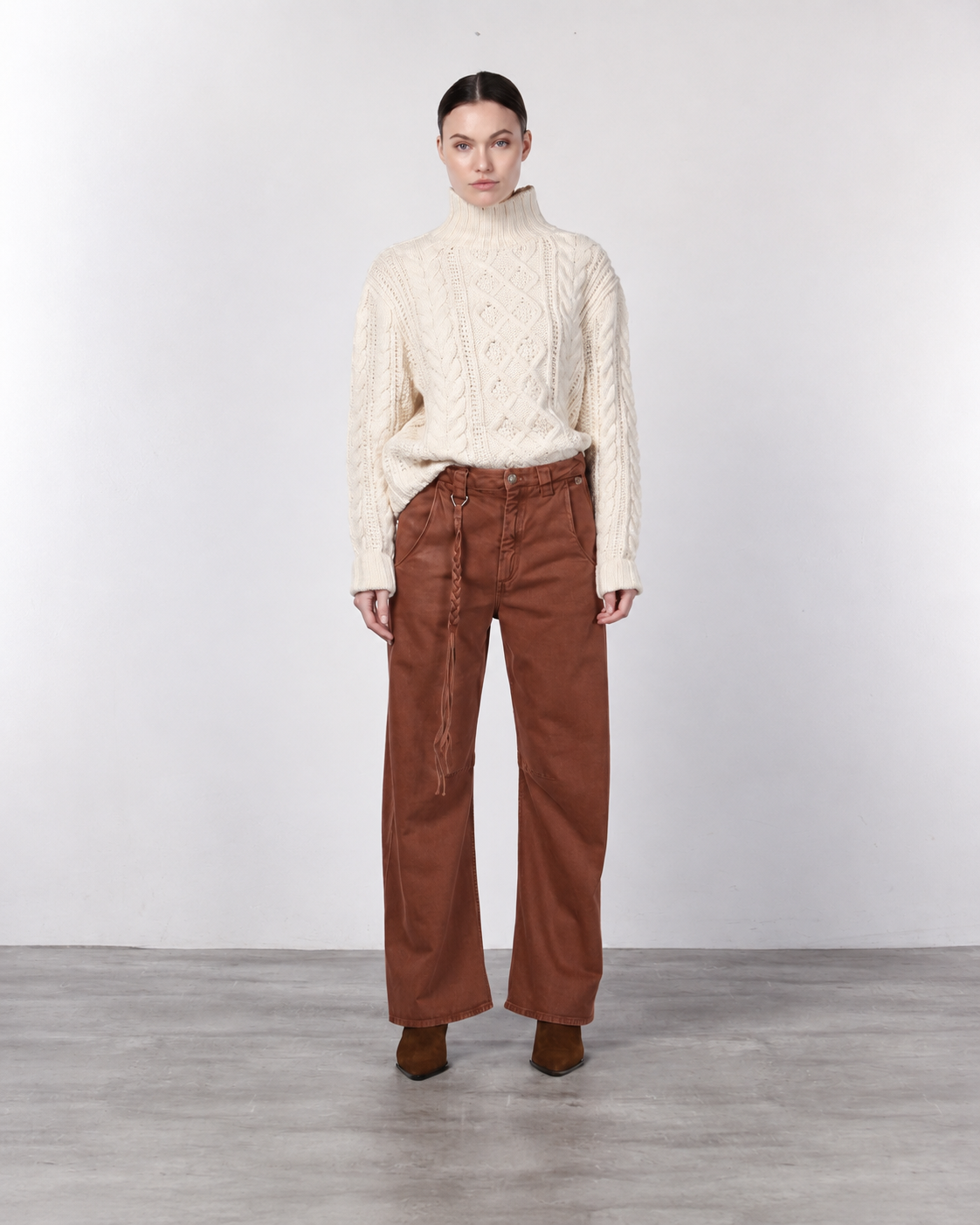 Violette women’s chino pants in twill with balloon fit ①

