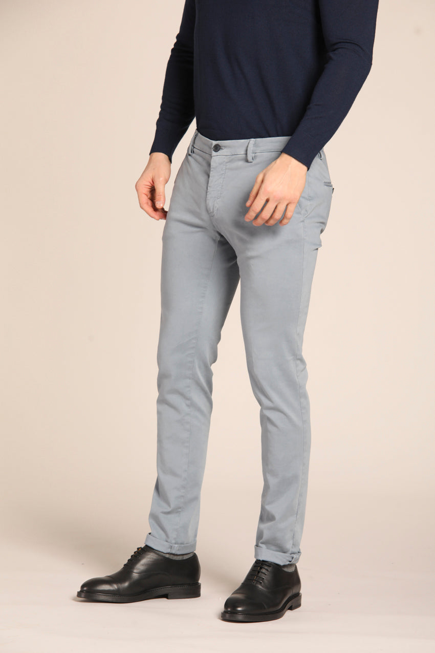 immagine 3 di pantalone chino uomo, modello Milano City String, di colore azzurro, fit extra slim di Mason's