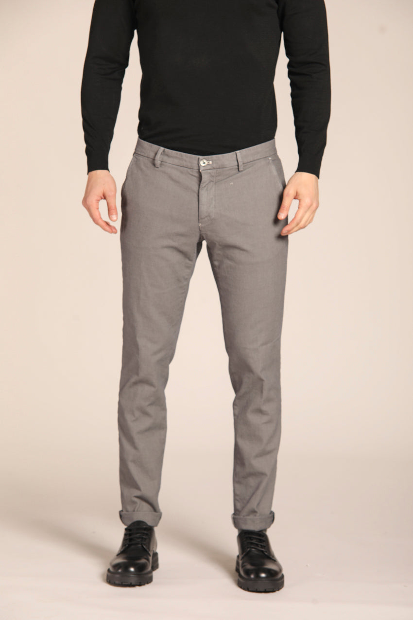 immagine 1 di pantalone chino uomo modello Milano Style, pattern occhio di pernice, di color ghiaccio, fit extra slim di Mason's