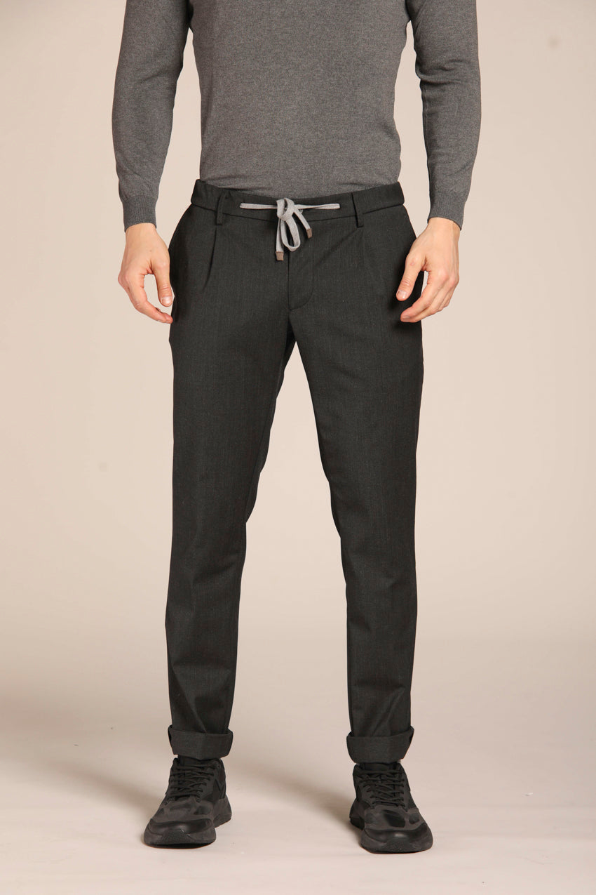 immagine 1 di pantalone chino jogger uomo modello New York 1P City String, in blu scuro, fit regular di Mason's