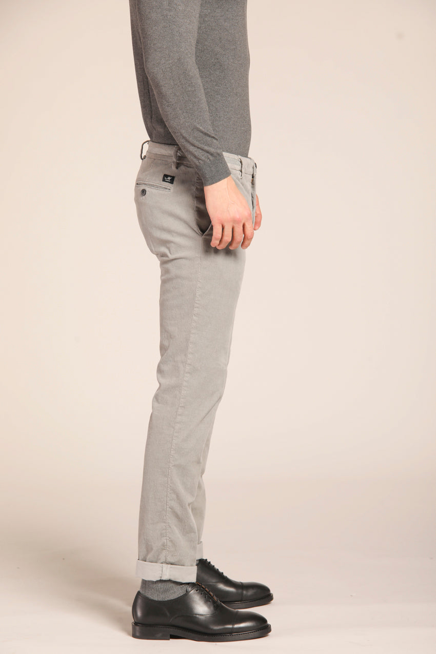 immagine 4 di pantalone chino uomo, modello New York College Coul, di colore grigio, fit regular di mason's